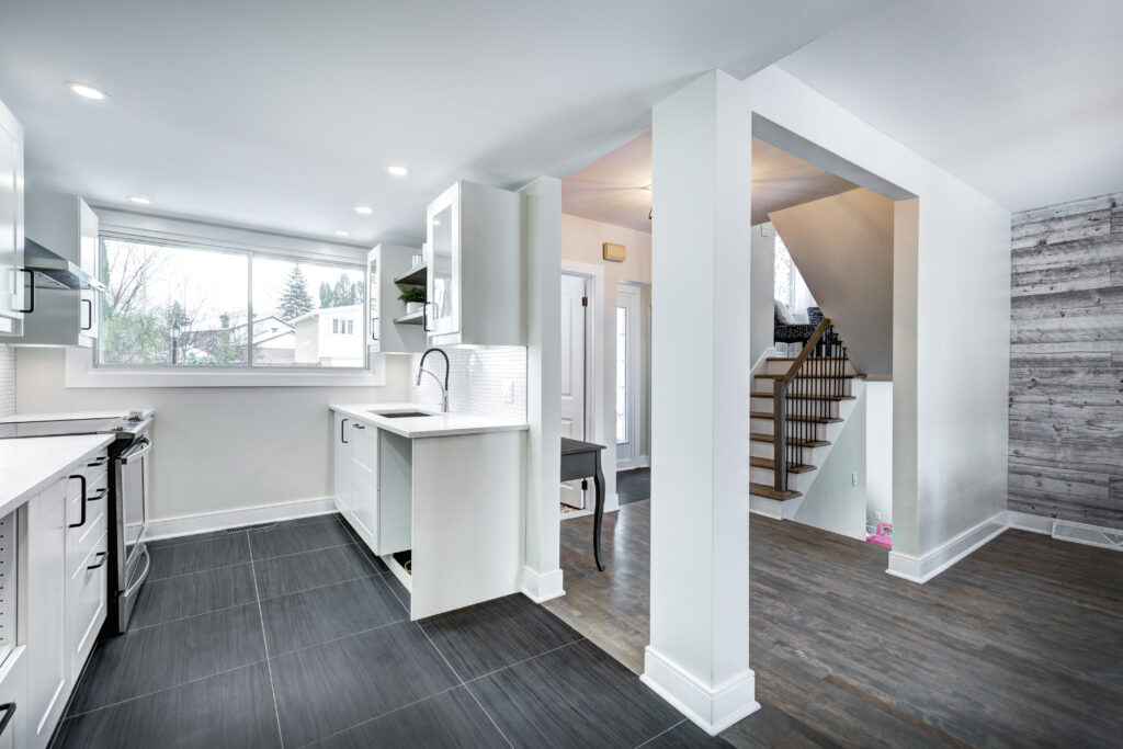 interieur de maison rénovée complètement à val de reuil par arista concept