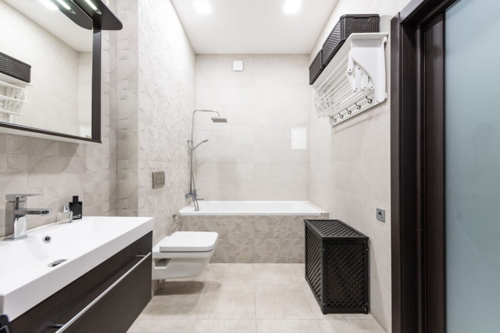 salle de bain rénovée à Incarville par arista concept